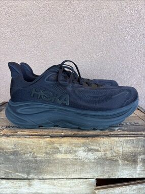 Hoka One One Clifton 10 Women’s Running Shoe Wide in Triple Black